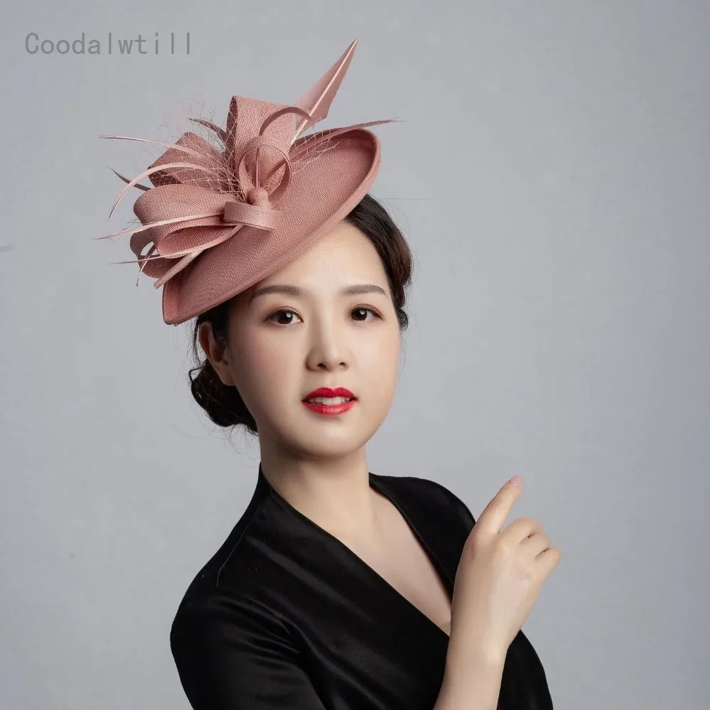Women'S Fashion Melbourne - 여성용 베일 및 깃털 모자, 더비